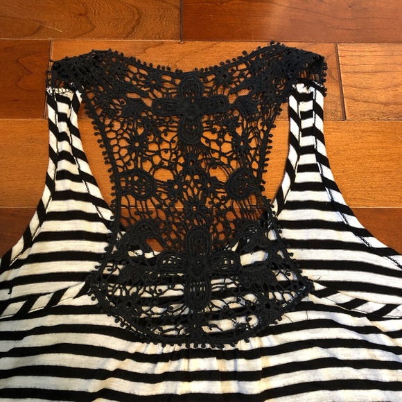 Black and White Striped Tank - Picture 4 of 6